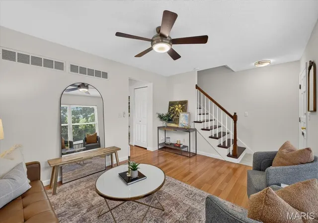 Photo 3 of Townhouse for sale at 410 S Geyer Rd, Saint Louis, MO 63122 | MLS# MIS26039110 | Listing updated on 2026-09-21