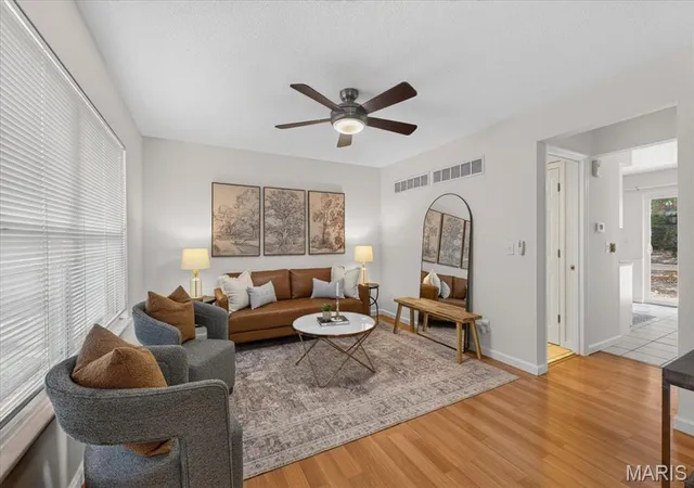 Photo 4 of Townhouse for sale at 410 S Geyer Rd, Saint Louis, MO 63122 | MLS# MIS26039110 | Listing updated on 2026-09-21