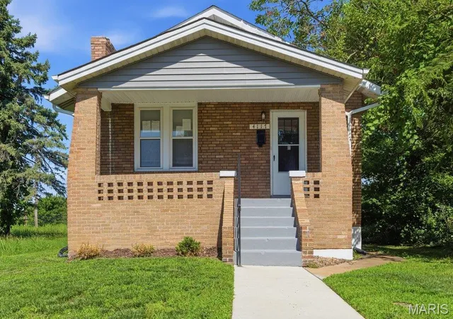 Photo 1 of Single family home for sale at 4117 Ravenwood Ave, Saint Louis, MO 63121 | MLS# MIS26039116 | Listing updated on 2026-06-19