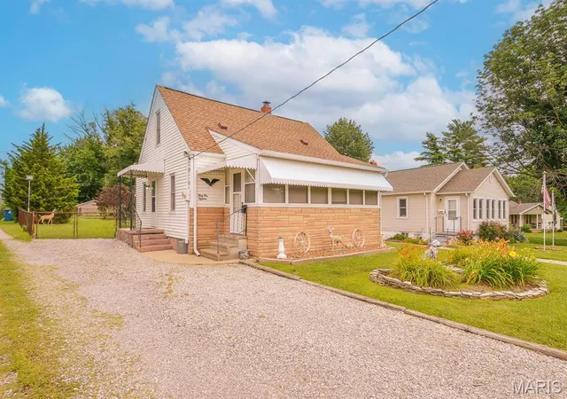Homes for sale in Alton, IL | 3518 Oscar Ave, Alton, IL 62002 | MLS# MIS26039120