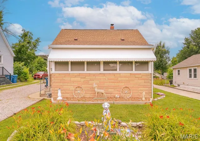 Homes for sale in Alton, IL | 3518 Oscar Ave, Alton, IL 62002 | MLS# MIS26039120