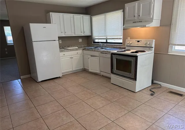 3rd image of 2423 Soundview Ct, Florissant, MO 63031 | MLS# MIS26039122