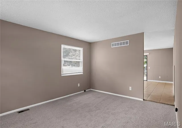 Photo 4 of Single family home for sale at 2423 Soundview Ct, Florissant, MO 63031 | MLS# MIS26039122 | Listing updated on 2026-10-01