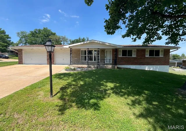 Homes for sale in Unincorporated, MO | 4102 Schlogl Dr, Unincorporated, MO 63125 | MLS# MIS26039124