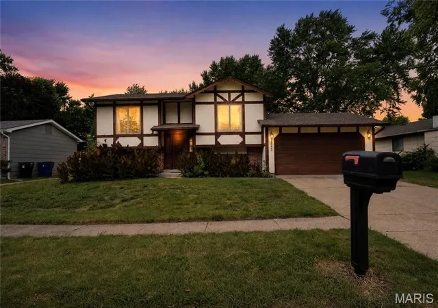 1st image of 15553 95th Ave, Florissant, MO 63034 | MLS# MIS26039136