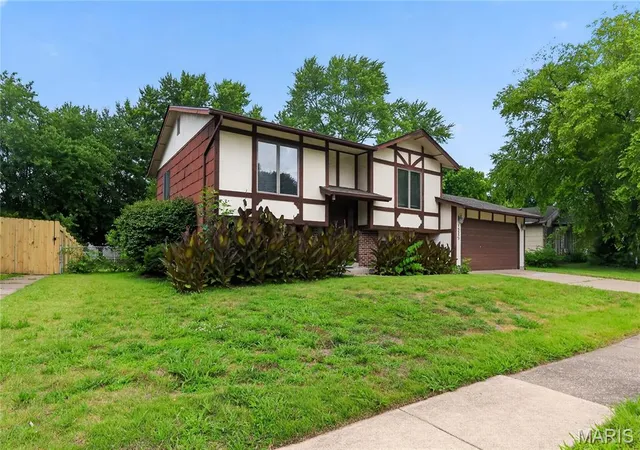 3rd image of 15553 95Th Ave, Florissant, MO 63034 | MLS# MIS26039136