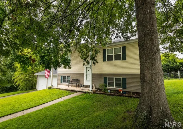 Homes for sale in Rolla, MO | 1303 Woodlawn Dr, Rolla, MO 65401 | MLS# MIS26039145