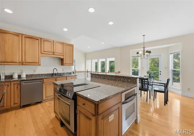 Photo 3 of Sale Pending at 886 Arbor Chase Dr, Wildwood, MO 63021 | MLS# MIS26039153 | Listing updated on 2026-09-13