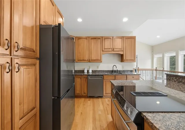 Photo 4 of Sale Pending at 886 Arbor Chase Dr, Wildwood, MO 63021 | MLS# MIS26039153 | Listing updated on 2026-09-13
