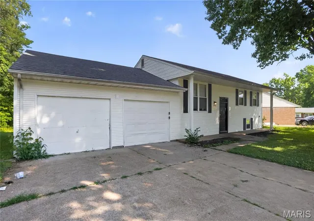 Photo 2 of Single family home for sale at 12083 Garden Ln, St Louis, MO 63138 | MLS# MIS26039164 | Listing updated on 2026-10-22