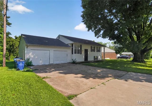 Photo 3 of Single family home for sale at 12083 Garden Ln, St Louis, MO 63138 | MLS# MIS26039164 | Listing updated on 2026-10-22