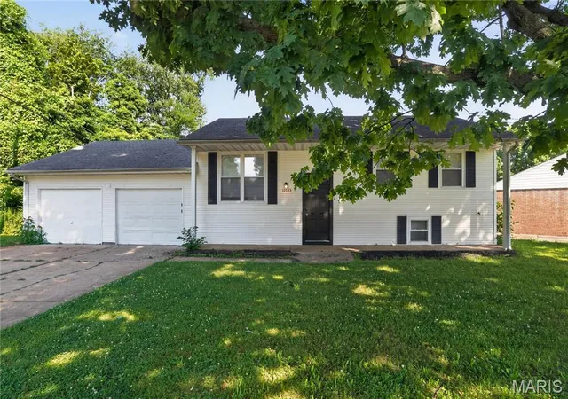 Photo 3 of Single family home for sale at 12083 Garden Ln, St Louis, MO 63138 | MLS# MIS26039164 | Listing updated on 2026-10-22