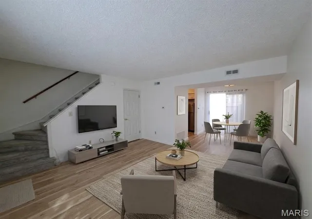 image of 1630 E Swan Cir, Saint Louis, MO 63144 | MLS# MIS26039176