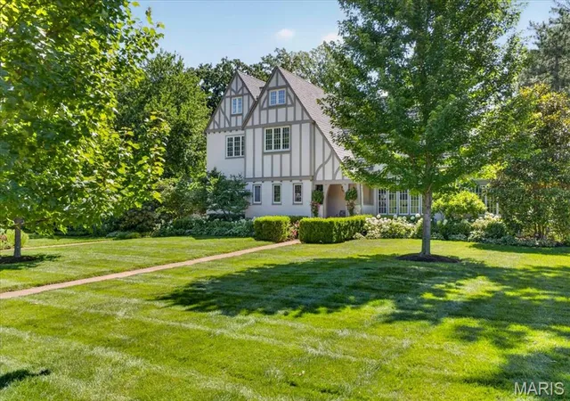 Homes for sale in Webster Groves, MO | 638 Sherwood Dr, Webster Groves, MO 63119 | MLS# MIS26039188