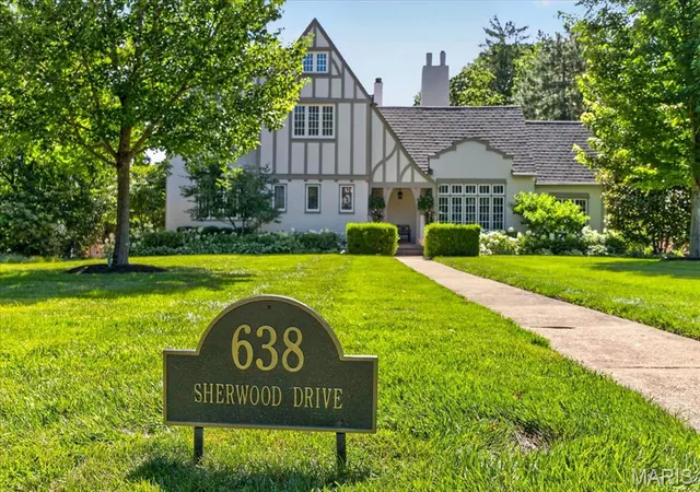 Homes for sale in Webster Groves, MO | 638 Sherwood Dr, Webster Groves, MO 63119 | MLS# MIS26039188