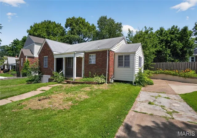 Homes for sale in Overland, MO | 9013 Pallardy Ln, Overland, MO 63114 | MLS# MIS26039191