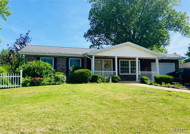 Homes for sale in Murphysboro, IL | 26 Westwood Ln, Murphysboro, IL 62966 | MLS# MIS26039194