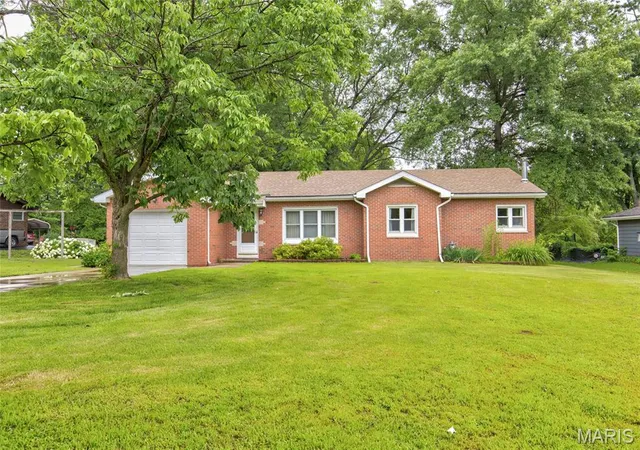 Homes for sale in Godfrey, IL | 5673 Humbert Rd, Godfrey, IL 62035 | MLS# MIS26039203