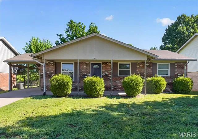 2nd image of 2371 Farflung Dr, Florissant, MO 63031 | MLS# MIS26039208