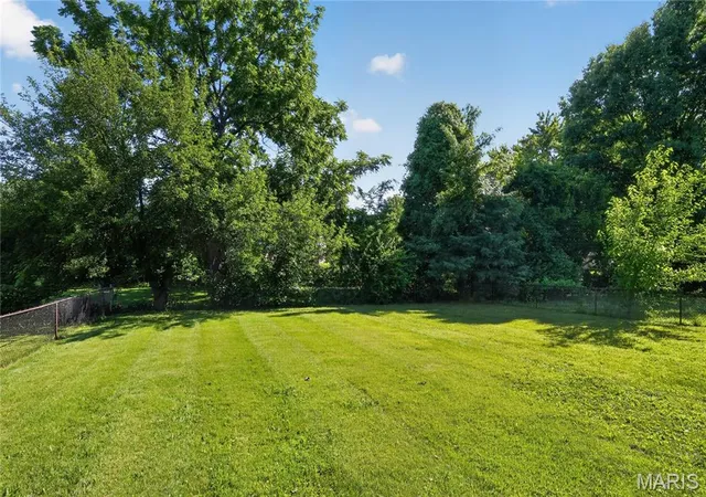 4th image of 2371 Farflung Dr, Florissant, MO 63031 | MLS# MIS26039208