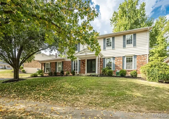 Photo 2 of Single family home for sale at 1019 Parkwatch Dr, Ballwin, MO 63011 | MLS# MIS26039209 | Listing updated on 2026-09-13