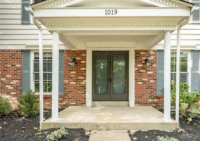 Photo 2 of Single family home for sale at 1019 Parkwatch Dr, Ballwin, MO 63011 | MLS# MIS26039209 | Listing updated on 2026-09-13