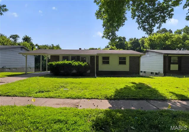 2nd image of 11926 Rio Grande Dr, St Louis, MO 63138 | MLS# MIS26039210