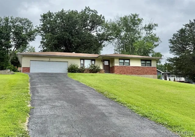 Homes for sale in Oakville, MO | 7127 Becker Rd, Oakville, MO 63129 | MLS# MIS26039214