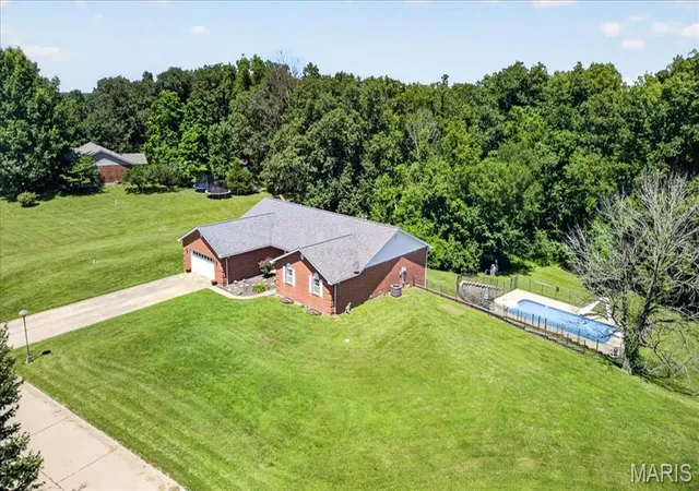 Homes for sale in Waterloo, IL | 813 E Haven Dr, Waterloo, IL 62298 | MLS# MIS26039220