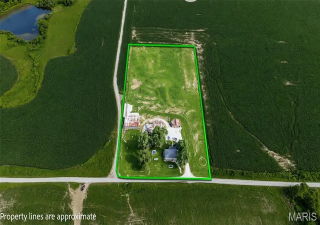 3rd image of 44709 Spring Creek Road, Pearl, IL 62361 | MLS# MIS26039223