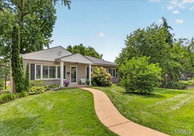 Homes for sale in Clayton, MO | 8124 Halifax Dr, Clayton, MO 63105 | MLS# MIS26039240
