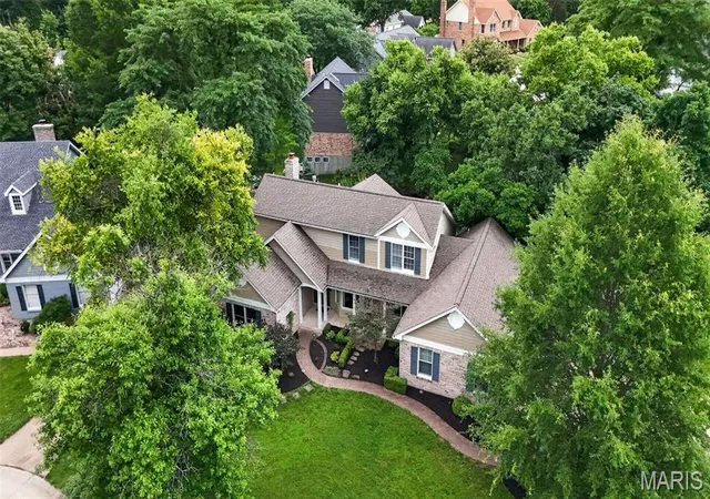 3rd image of 1350 Conway Oaks Dr, Chesterfield, MO 63017 | MLS# MIS26039272