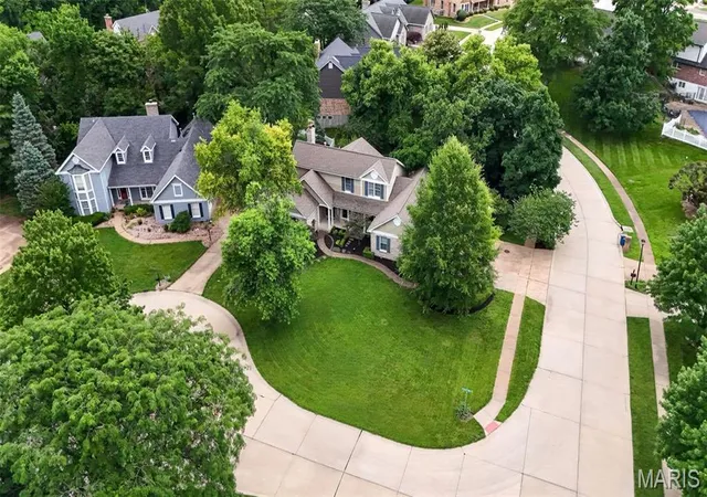 4th image of 1350 Conway Oaks Dr, Chesterfield, MO 63017 | MLS# MIS26039272