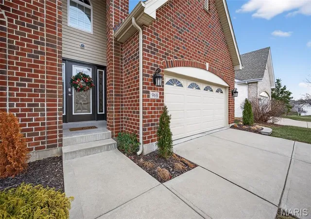 Photo 2 of Single family home for sale at 968 Ridgepointe Pl Cir, Lake Saint Louis, MO 63367 | MLS# MIS26039273 | Listing updated on 2026-08-18