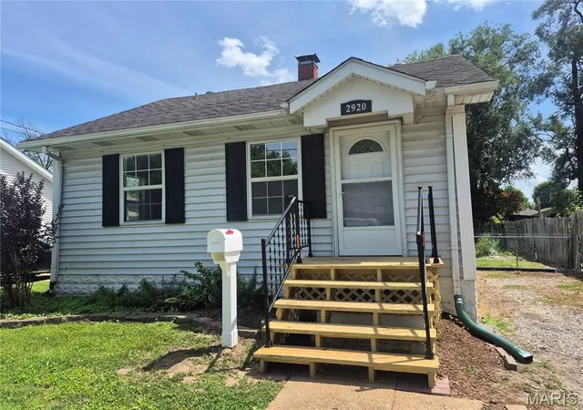 Homes for sale in Granite City, IL | 2920 Pershing Blvd, Granite City, IL 62040 | MLS# MIS26039279