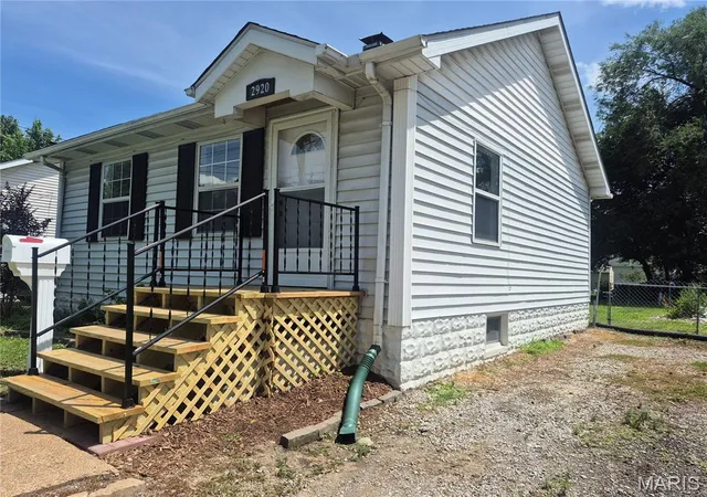 Homes for sale in Granite City, IL | 2920 Pershing Blvd, Granite City, IL 62040 | MLS# MIS26039279