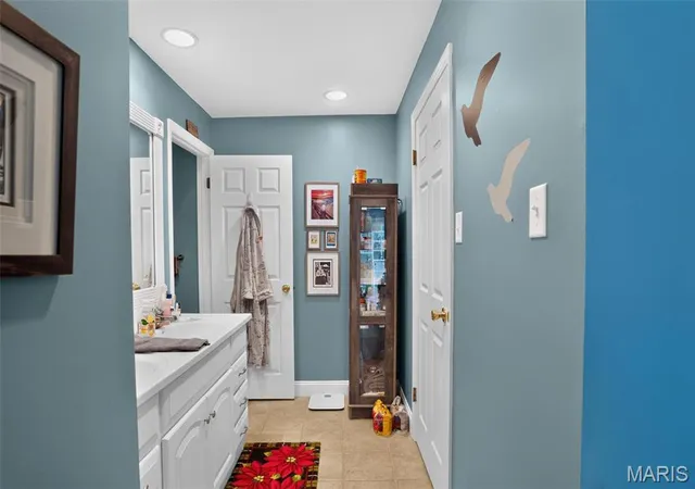 2nd image of 1525 Hampton Hall Dr, Chesterfield, MO 63017