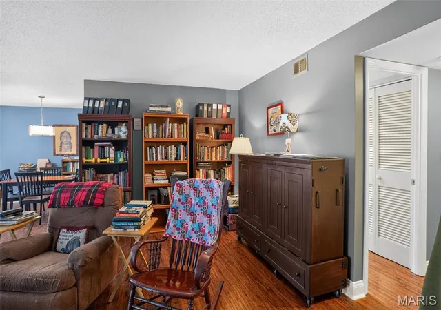 4th image of 1525 Hampton Hall Dr #12, Chesterfield, MO 63017 | MLS# MIS26039283