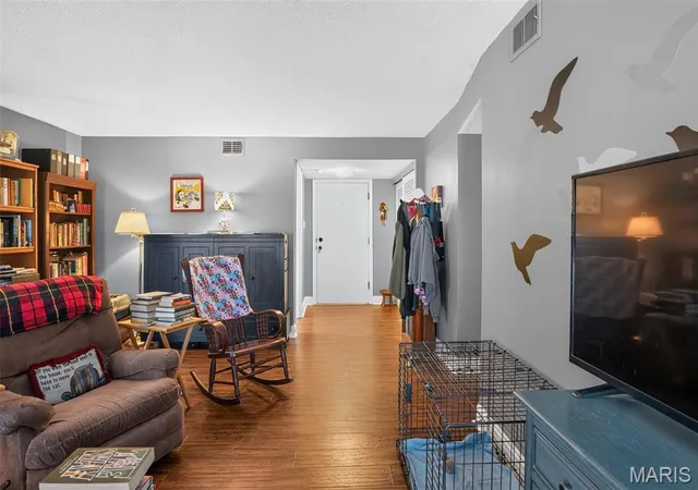 5th image of 1525 Hampton Hall Dr #12, Chesterfield, MO 63017 | MLS# MIS26039283