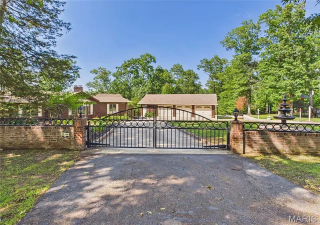 1st image of 696 Radcliff Ln, Poplar Bluff, MO 63901 | MLS# MIS26039285