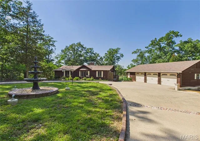 2nd image of 696 Radcliff Ln, Poplar Bluff, MO 63901 | MLS# MIS26039285