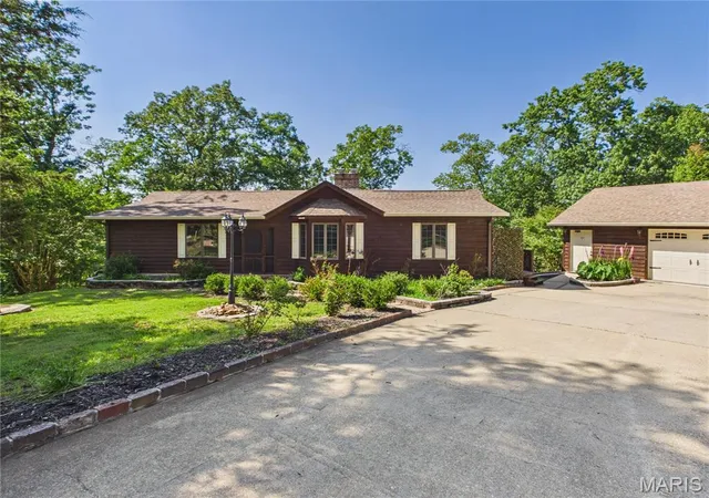 3rd image of 696 Radcliff Ln, Poplar Bluff, MO 63901 | MLS# MIS26039285
