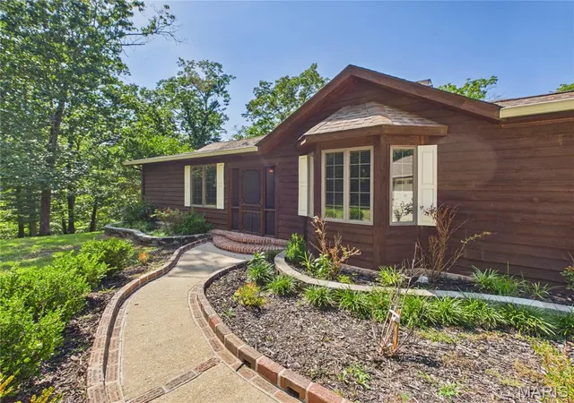 4th image of 696 Radcliff Ln, Poplar Bluff, MO 63901 | MLS# MIS26039285