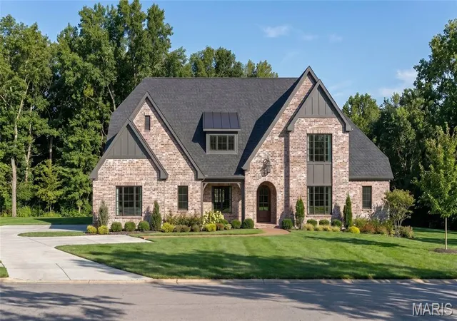 Photo 2 of Mansion for sale at 1 Tbb Scottsdale @ Manor Hill, Saint Louis, MO 63131 | MLS# MIS26039293 | Listing updated on 2026-07-28