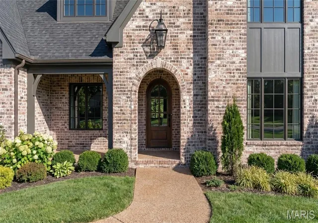 Photo 3 of Mansion for sale at 1 Tbb Scottsdale @ Manor Hill, Saint Louis, MO 63131 | MLS# MIS26039293 | Listing updated on 2026-07-28