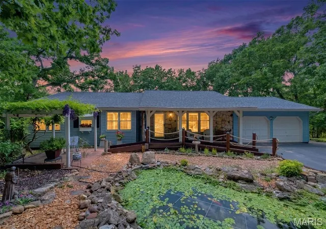 Photo 2 of Sale Pending at 21 Trails End, Eureka, MO 63025 | MLS# MIS26039296 | Listing updated on 2026-09-02