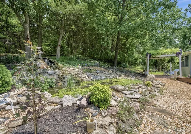 Photo 3 of Sale Pending at 21 Trails End, Eureka, MO 63025 | MLS# MIS26039296 | Listing updated on 2026-09-02
