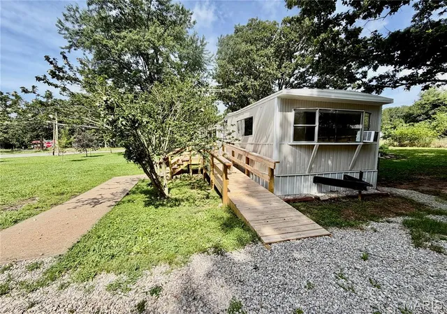 Photo 3 of Manufactured home for sale at 837 Dwight St, Lebanon, MO 65536 | MLS# MIS26039300 | Listing updated on 2026-09-01