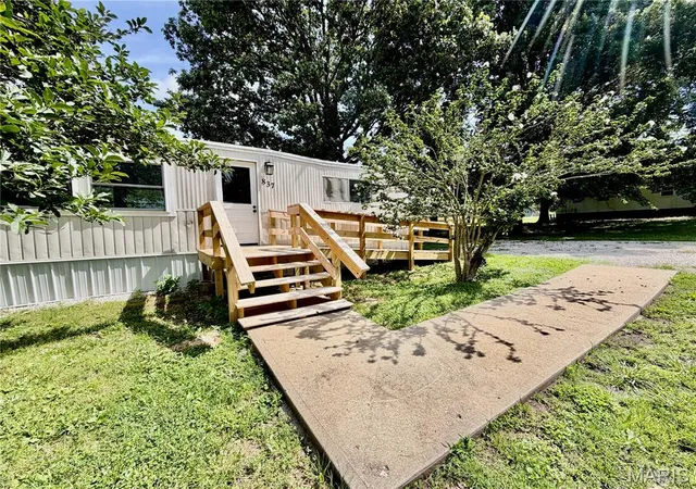 Photo 3 of Manufactured home for sale at 837 Dwight St, Lebanon, MO 65536 | MLS# MIS26039300 | Listing updated on 2026-09-01