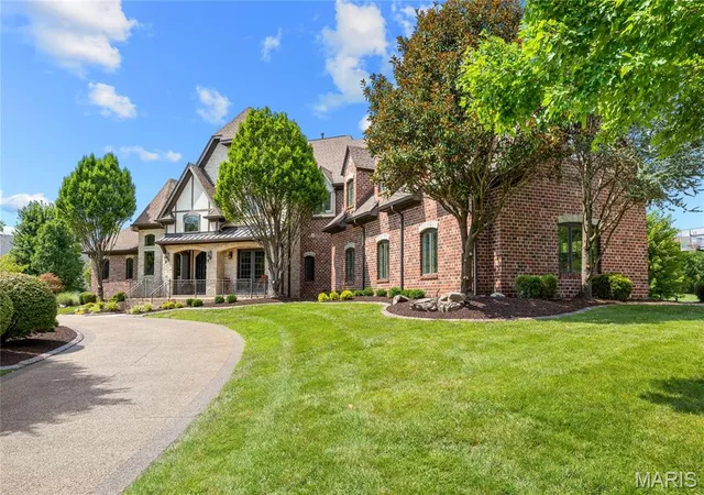 Photo 2 of Sale Pending at 1222 Devonworth Dr, Chesterfield, MO 63017 | MLS# MIS26039302 | Listing updated on 2026-08-21